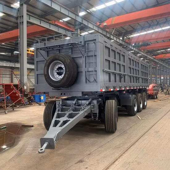 Трехосный полноприводный прицеп с дышлом и ограждением для безопасной перевозки грузов